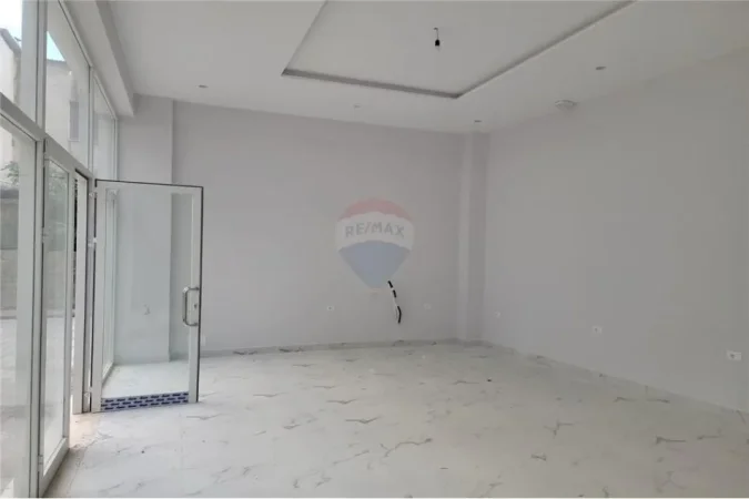 Tirane, jepet me qera ambjent biznesi Kati 0, 80 m² 800 € (Rruga e Dafinave)