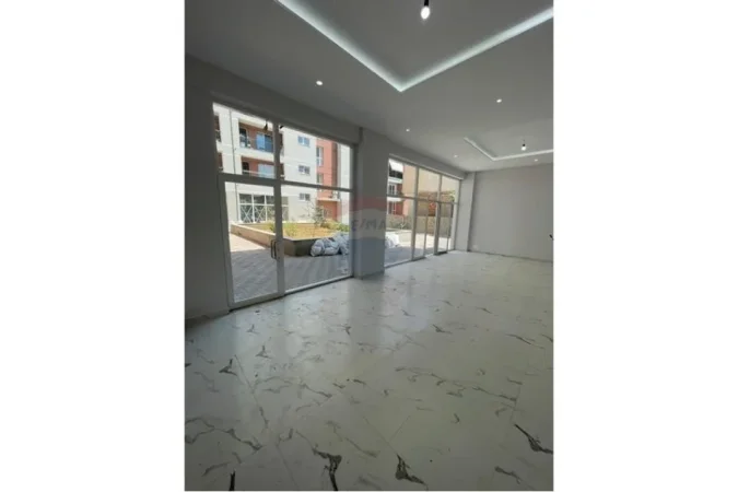 Tirane, jepet me qera ambjent biznesi Kati 0, 80 m² 800 € (Rruga e Dafinave)