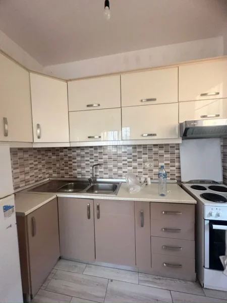 Tirane, jepet me qera apartament 2+1 Kati 2, 130 m² 460 € (5 Maj)