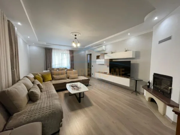 Tirane, shitet Vile 3 Katshe , 1.220 m² 1.500.000 € (FUAT TOPTANI)