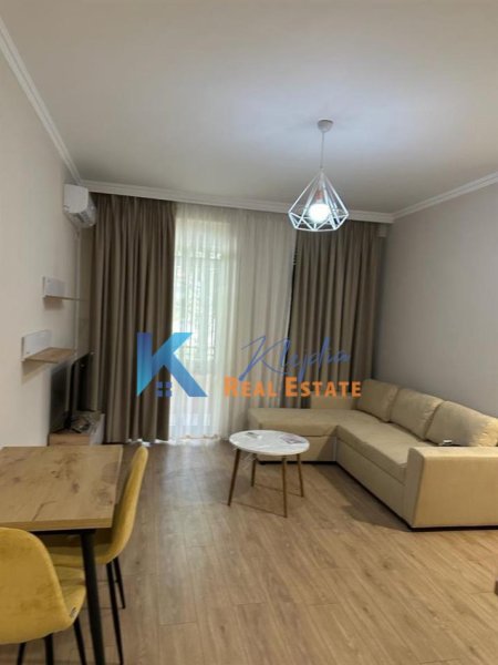 Tirane, jepet me qera apartament 1+1 Kati 2, 65 m² 500 € (Liqeni i Thate, afer Hotel Sokrati)