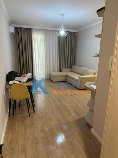 Tirane, jepet me qera apartament 1+1 Kati 2, 65 m² 500 € (Liqeni i Thate, afer Hotel Sokrati)