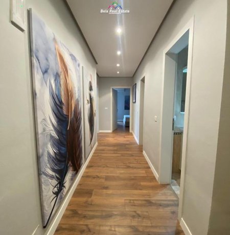 Tirane, jepet me qera apartament 2+1 Kati 13, 122 m² 1.100 € (ish ekspozita)