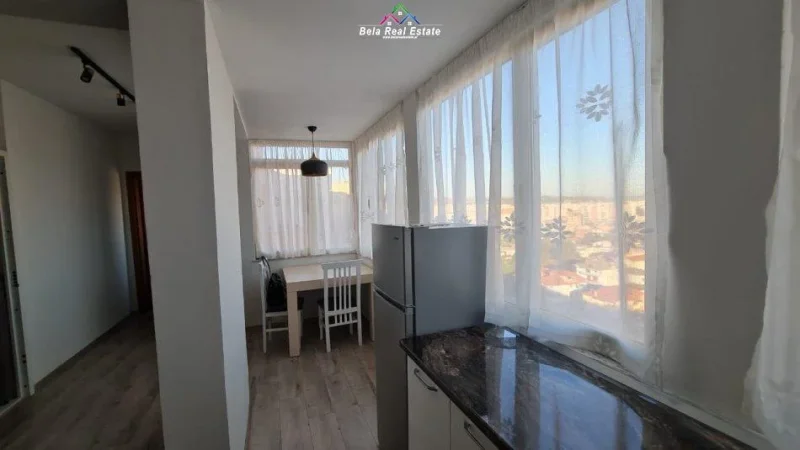 Tirane, jepet me qera apartament Kati 11, 45 m² 400 € (rruga e kavajes)