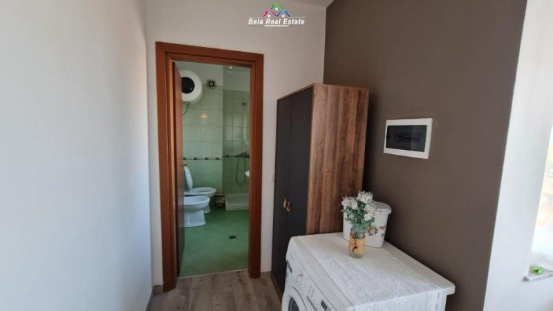 Tirane, jepet me qera apartament Kati 11, 45 m² 400 € (rruga e kavajes)