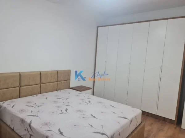 Tirane, jepet me qera apartament 2+1 Kati 1, 79 m² 700 € (Kodra e Diellit, afer Eleonores)