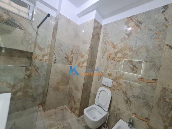 Tirane, jepet me qera apartament 2+1 Kati 1, 79 m² 700 € (Kodra e Diellit, afer Eleonores)