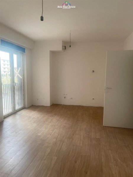 Tirane, jepet me qera zyre Kati 1, 72 m² 300 € (Bulevardi i Ri)