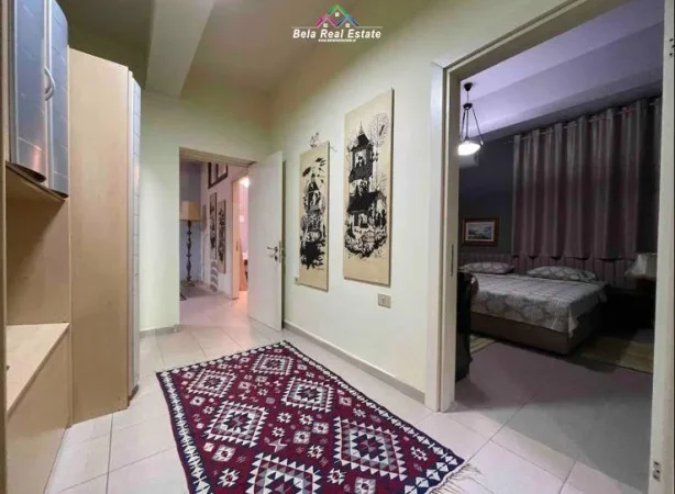 Tirane, jepet me qera apartament 1+1+Ballkon Kati 3, 86 m² 550 € (Stacioni Trenit)