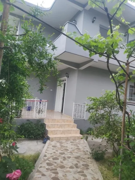 Tirane, jepet me qera shtepi 2 Katshe , 160 m² 400 € (Rruga Niko Avrami)