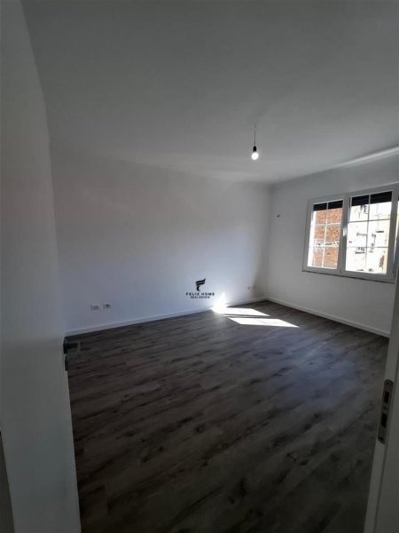 Tirane, shitet apartament 2+1+Ballkon Kati 3, 74 m² 150.000 € (21 DHJETORI)