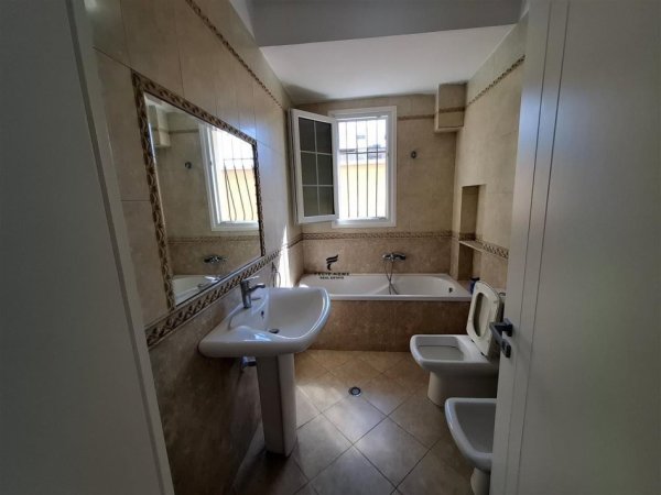 Tirane, shitet apartament 2+1+Ballkon Kati 3, 74 m² 150.000 € (21 DHJETORI)