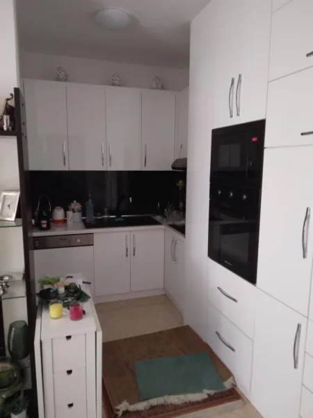 Tirane, shitet apartament 1+1 Kati 4,