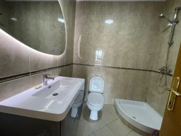 Tirane, jepet me qera apartament 2+1 Kati 3, 110 m² 850 € (RRUGA E KAVEJES)