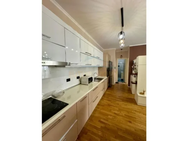 Tirane, shitet apartament 1+1 Kati 2, 73 m² 140.000 € (Kopshti Botanik)