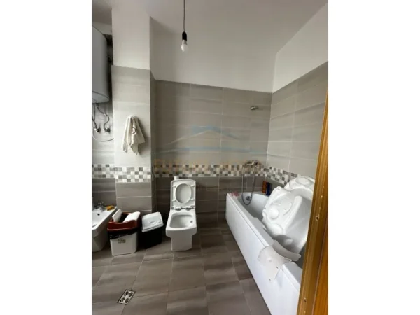 Tirane, shitet apartament 2+1+Aneks+Ballkon Kati 2, 146 m² 185.000 € (Kopshti Botanik)