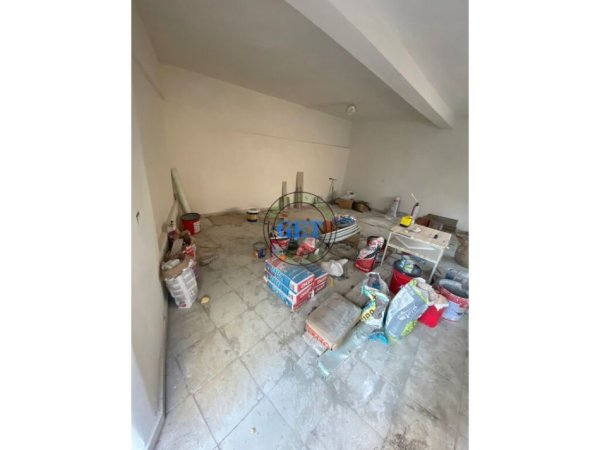 Durres, jepet me qera ambjent biznesi Kati 1, 40 m² 350 € (Gjykata Durres)