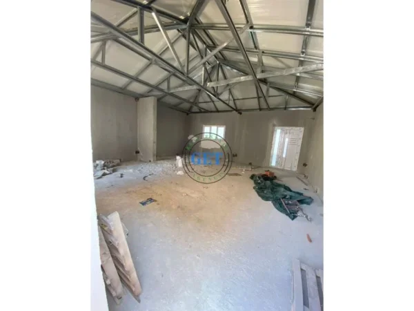 Durres, jepet me qera ambjent biznesi Kati 1, 70 m² 650 € (Gjykata Durres)