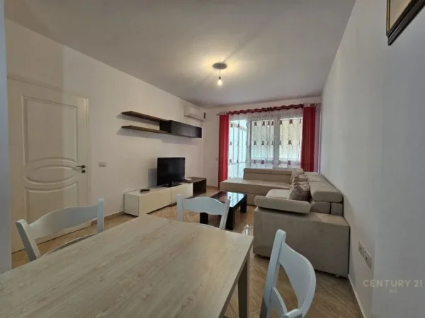 Tirane, jepet me qera apartament 2+1 Kati 8, 95 m² 480 € (Pallatet Cabej)