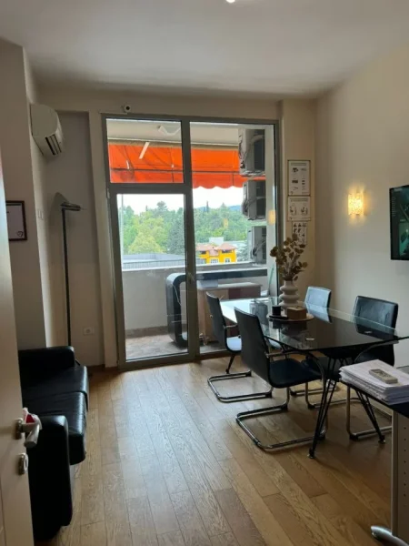 Tirane, Zyre me qira  Kati 4, 145 m² 1.550 € ( Garda)