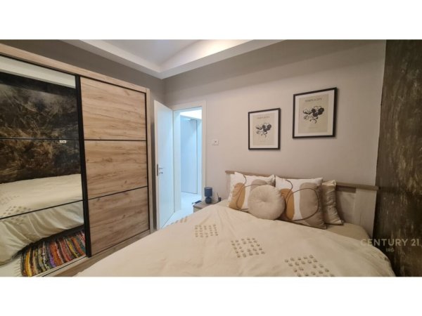 Tirane, jepet me qera apartament 1+1 Kati 2, 38 m² 700 € (Pallatet Agimi!)