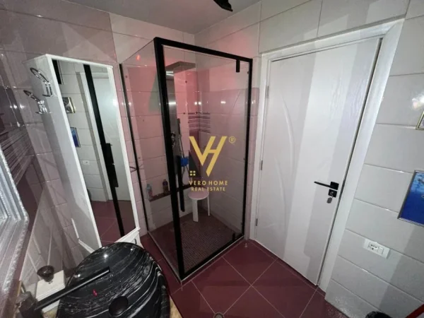 Tirane, shitet apartament 2+1+Ballkon Kati 8, 101 m² 350.000 € (ISH BLLOKU)