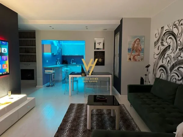 Tirane, shitet apartament 2+1+Ballkon Kati 8, 101 m² 350.000 € (ISH BLLOKU)