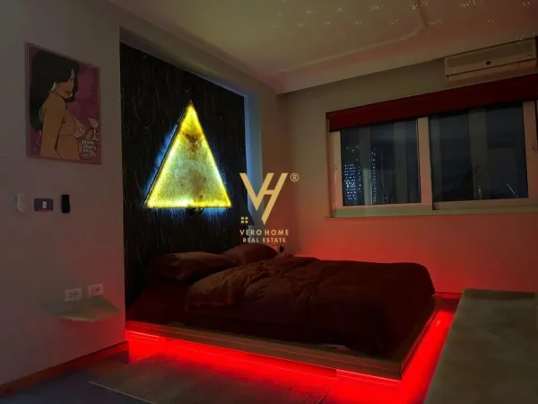 Tirane, shitet apartament 2+1+Ballkon Kati 8, 101 m² 350.000 € (ISH BLLOKU)