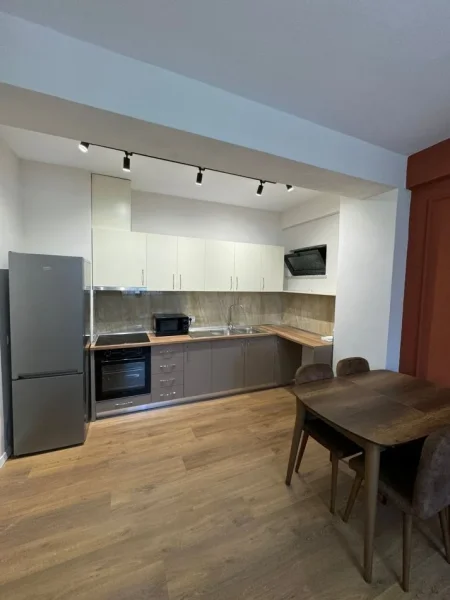 Tirane, jepet me qera 1+1 Kati 4, 63 m² 450 € (unaza re)