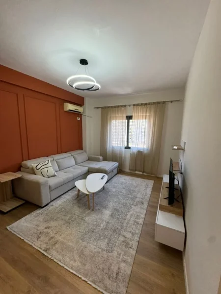 Tirane, jepet me qera 1+1 Kati 4, 63 m² 450 € (unaza re)