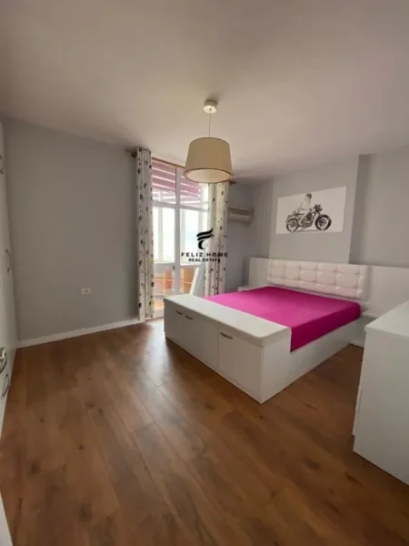 Tirane, jepet me qera apartament 2+1 Kati 13, 125 m² 1.100 € (ISH EKSPOZITA)