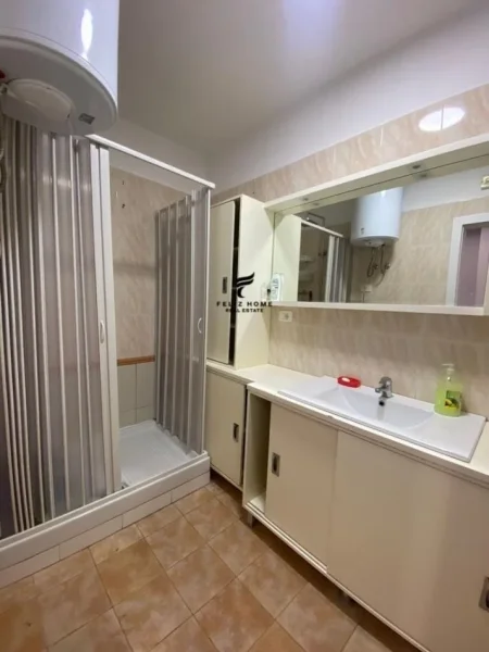 Tirane, jepet me qera apartament 2+1 Kati 13, 125 m² 1.100 € (ISH EKSPOZITA)