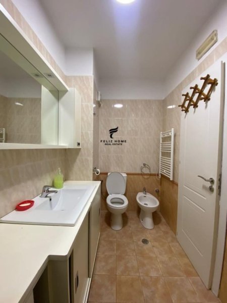 Tirane, jepet me qera apartament 2+1 Kati 13, 125 m² 1.100 € (ISH EKSPOZITA)