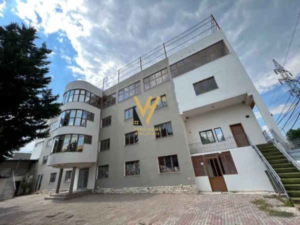 Tirane, shitet Kati 0, 2.680 m² 1.600.000 € (AUTOSTRADA TIRANE-DURRES)