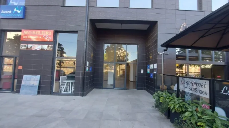 Tirane, shitet dyqan Kati 1, 34 m² 126.000 € 