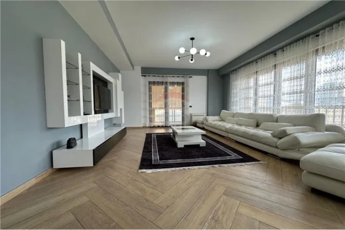 Tirane, jepet me qera apartament 2+1+Aneks+Ballkon Kati 6, 154 m² 1.500 € (QIRA APARTAMENT 2+1+2 ME VARAND NE BLLOK!)