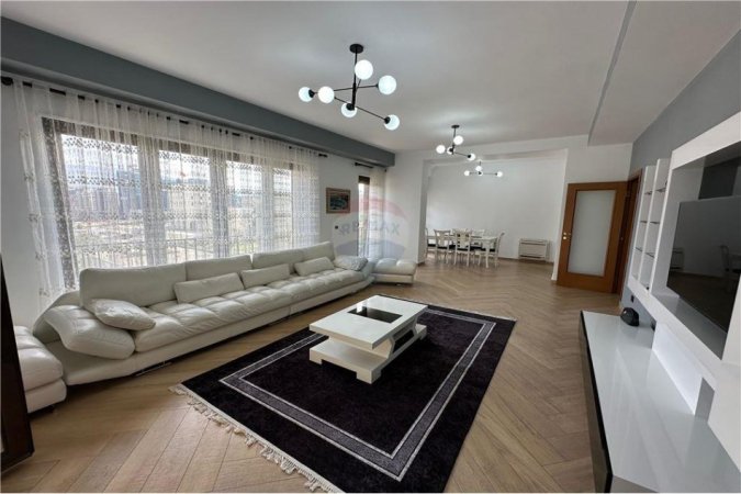 Tirane, jepet me qera apartament 2+1+Aneks+Ballkon Kati 6, 154 m² 1.500 € (QIRA APARTAMENT 2+1+2 ME VARAND NE BLLOK!)