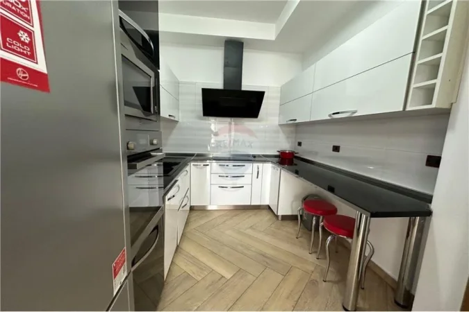 Tirane, jepet me qera apartament 2+1+Aneks+Ballkon Kati 6, 154 m² 1.500 € (QIRA APARTAMENT 2+1+2 ME VARAND NE BLLOK!)