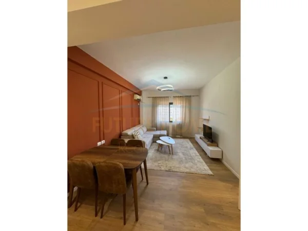 Tirane, jepet me qera apartament 1+1 Kati 4, 70 m² 450 € (Unaza e Re)