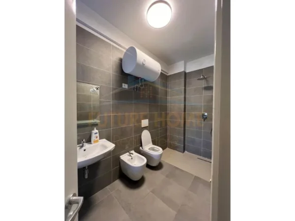 Tirane, jepet me qera apartament 2+1 Kati 1, 114 m² 650 € (Unaza e Re)