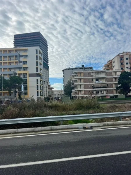 Durres, shitet toke , 2.000 m² 320.000 € (Shkembi Kavajes)