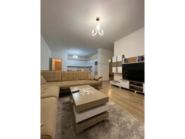 Tirane, jepet me qera apartament 2+1+Aneks+Ballkon Kati 1, 114 m² 650 € (Unaza e Re)