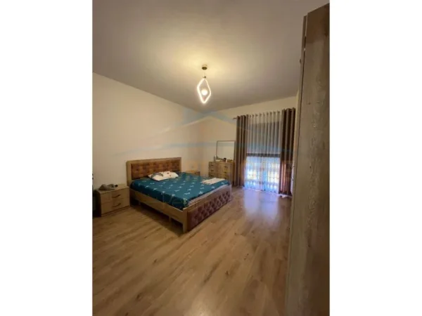Tirane, jepet me qera apartament 2+1+Aneks+Ballkon Kati 1, 114 m² 650 € (Unaza e Re)