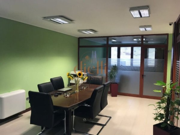 Tirane, shitet ambjent biznesi Kati 3, 165 m² 480.000 € (Bllok)