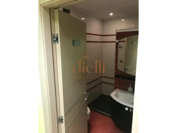 Tirane, shitet ambjent biznesi Kati 3, 165 m² 480.000 € (Bllok)