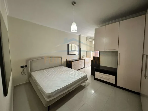 Tirane, jepet me qera apartament 2+1 Kati 3, 97 m² 500 € (UNAZA E RE)