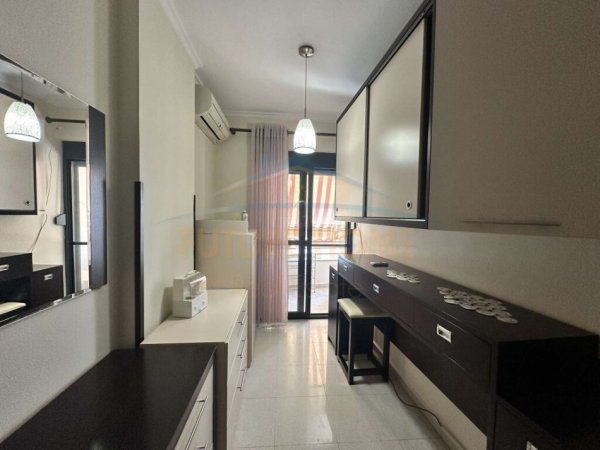 Tirane, jepet me qera apartament 2+1 Kati 3, 97 m² 500 € (UNAZA E RE)