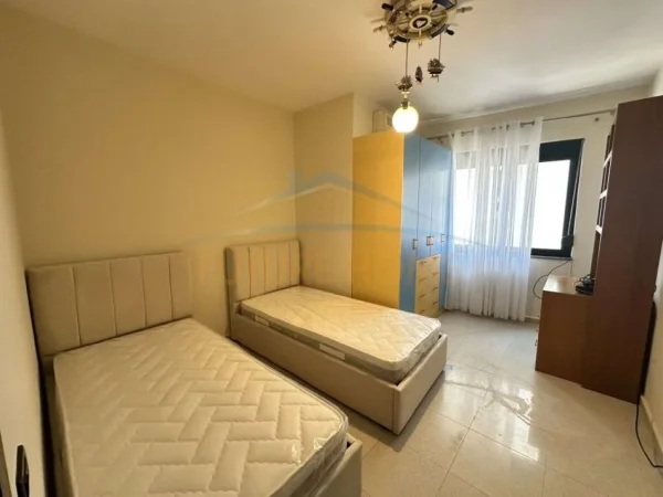 Tirane, jepet me qera apartament 2+1 Kati 3, 97 m² 500 € (UNAZA E RE)