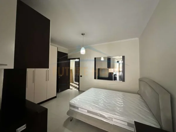 Tirane, jepet me qera apartament 2+1 Kati 3, 97 m² 500 € (UNAZA E RE)