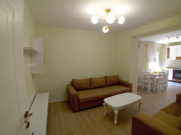 Tirane, jepet me qera apartament 3+1+Ballkon Kati 2, 100 m² 600 € (Xhanfize Keko Xhamllik)
